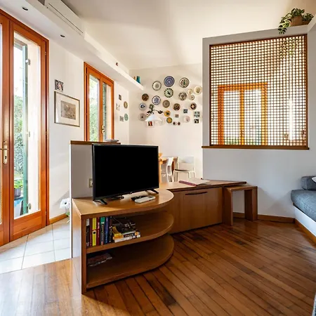 Guesthost - Cozy 2-bedroom At Daire *