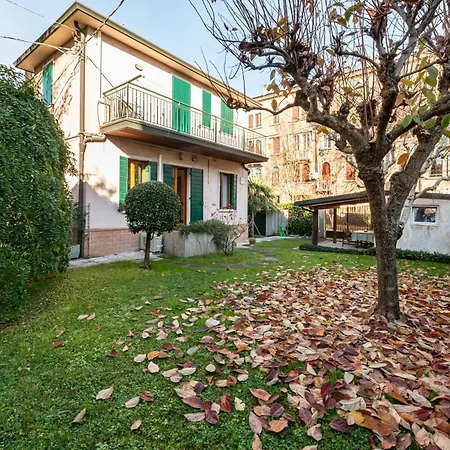 Daire Guesthost - Cozy 2-bedroom At *