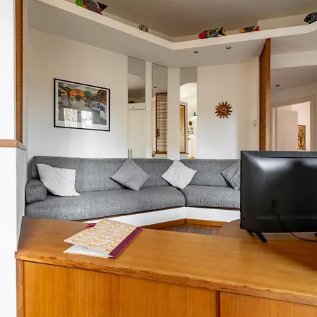 Guesthost - Cozy 2-bedroom At