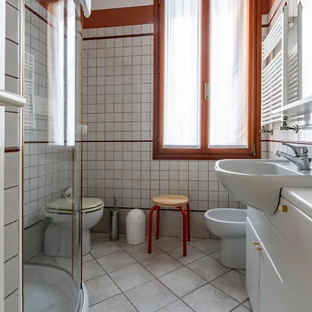 Guesthost - Cozy 2-bedroom At Apartment *