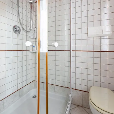 Guesthost - Cozy 2-bedroom At Apartamento *