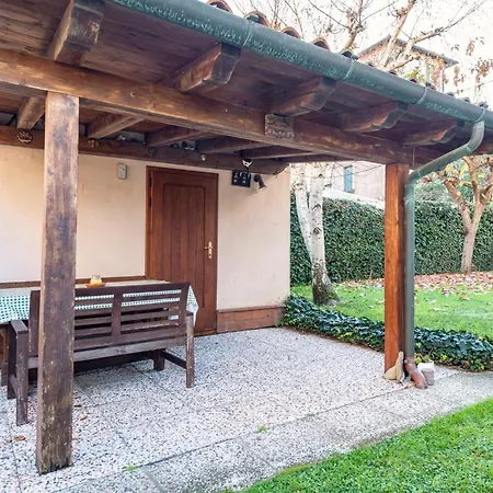 Guesthost - Cozy 2-bedroom At *