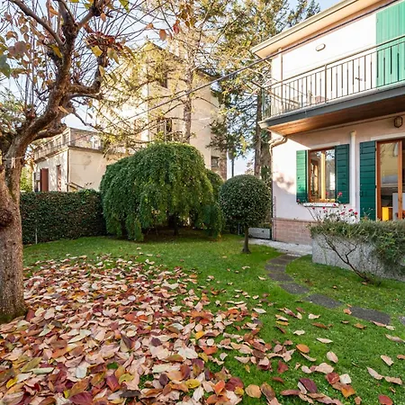 Cozy 2-bedroom At Apartment Lido di Venezia