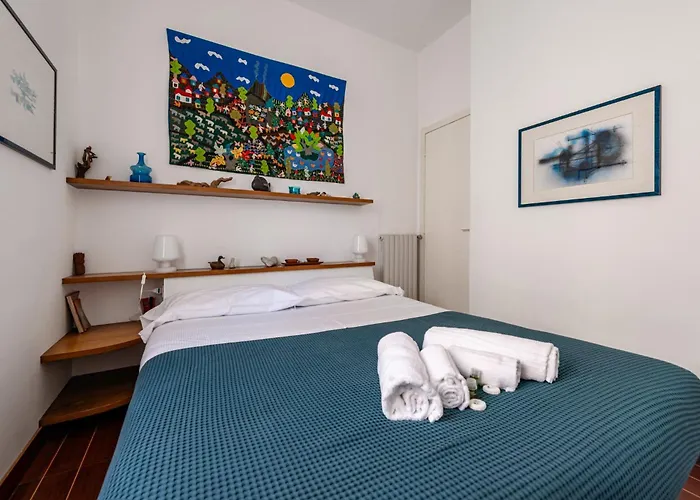 Guesthost - Cozy 2-bedroom At Lägenhet *