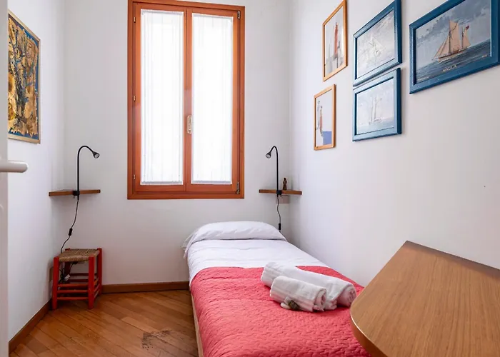 Guesthost - Cozy 2-bedroom At Lägenhet Venedig-Lido