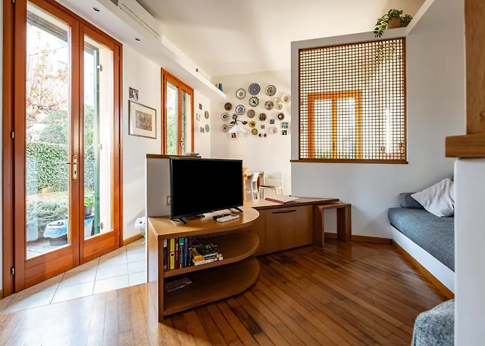 Guesthost - Cozy 2-bedroom At Апартаменты *