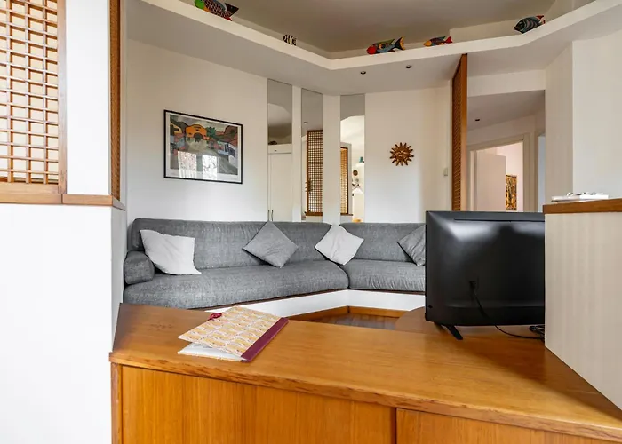 Guesthost - Cozy 2-bedroom At