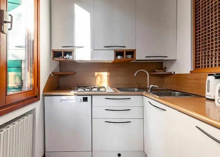 Апартаменты Guesthost - Cozy 2-bedroom At Венеция-Лидо