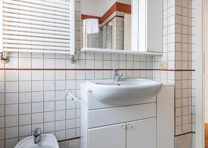 Guesthost - Cozy 2-bedroom At Апартаменты *