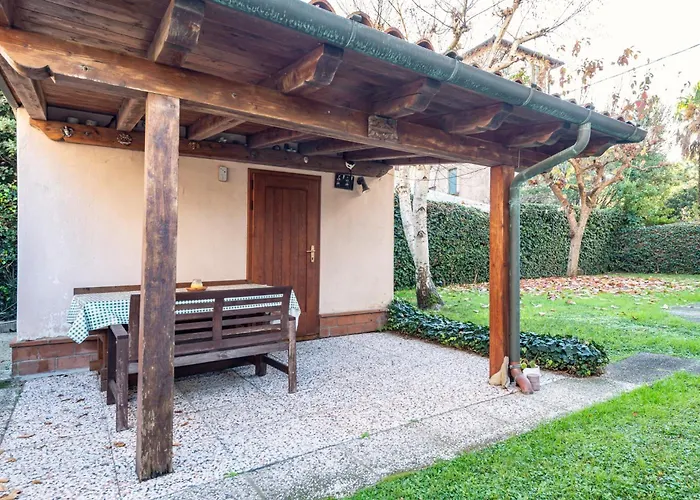 Guesthost - Cozy 2-bedroom At *