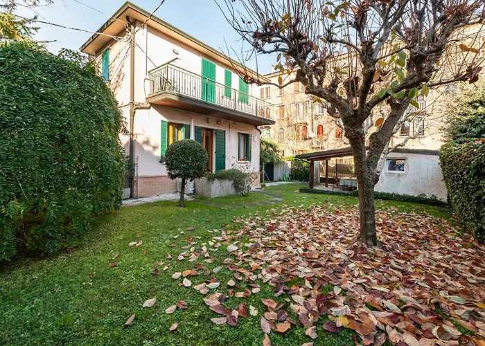 Апартаменты Guesthost - Cozy 2-bedroom At *